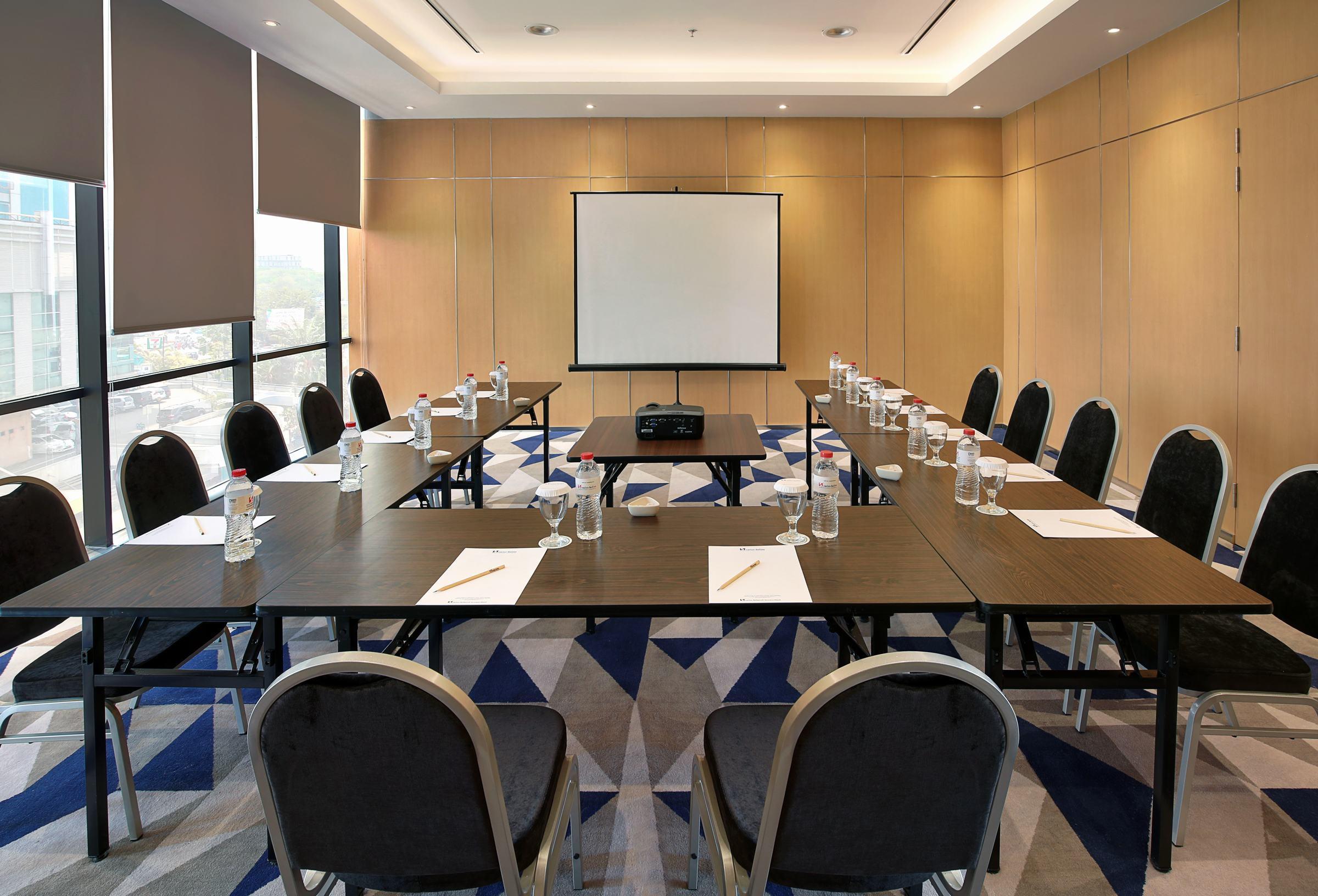 Swiss-Belinn Simatupang Jakarta Exteriér fotografie